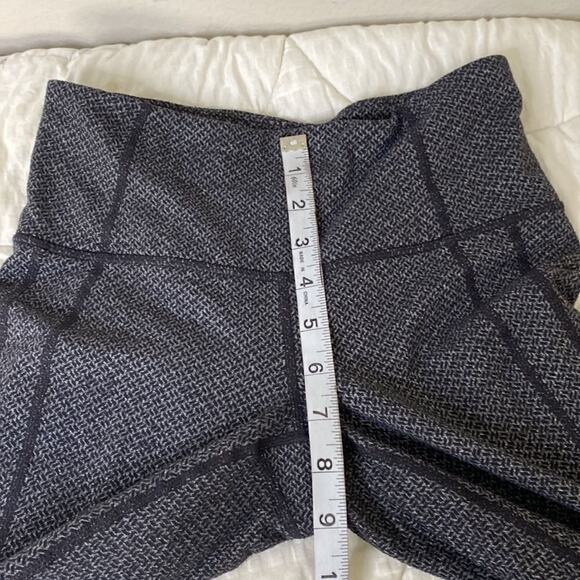 Athleta Crop Leggings XS. See Video - Picture 7 of 11
